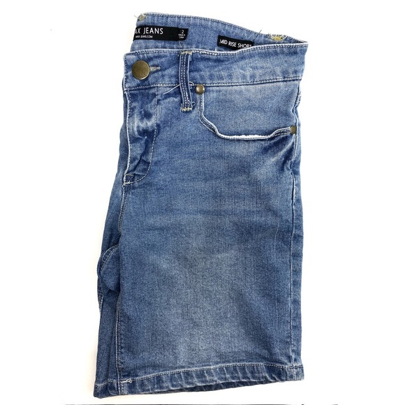 Max Jeans Medium Wash Mid Rise Shorts - Picture 5 of 8